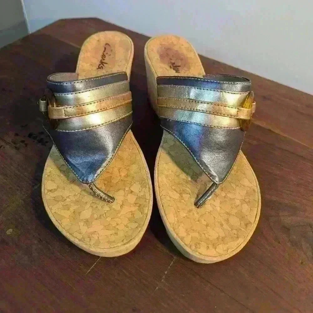 Clarks wedge sandal thongs cork metallic 9